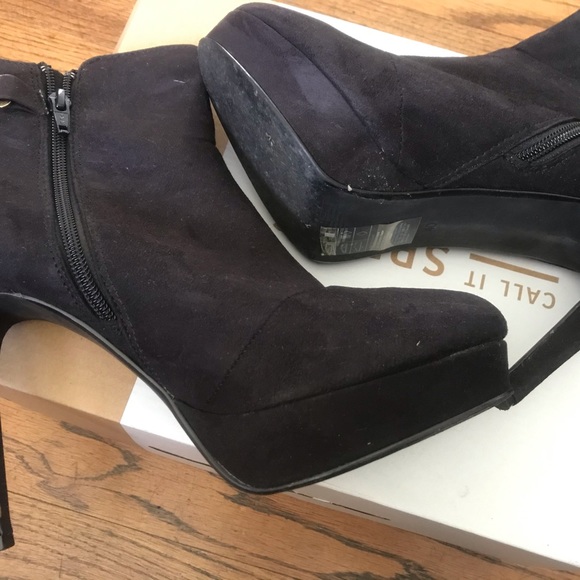 H&M-black suede ankle boots side zipper & front platform. 4 1/2 heel, size 8.5 - Picture 2 of 4